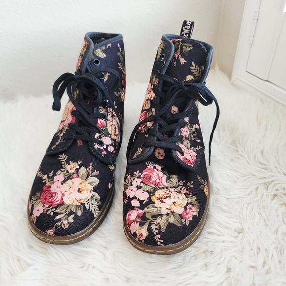 DR. MARTENS VICTORIAN FLORAL PATTERN LACE UP ANKLE BOOTS SIZE 10 - Picture 16 of 16